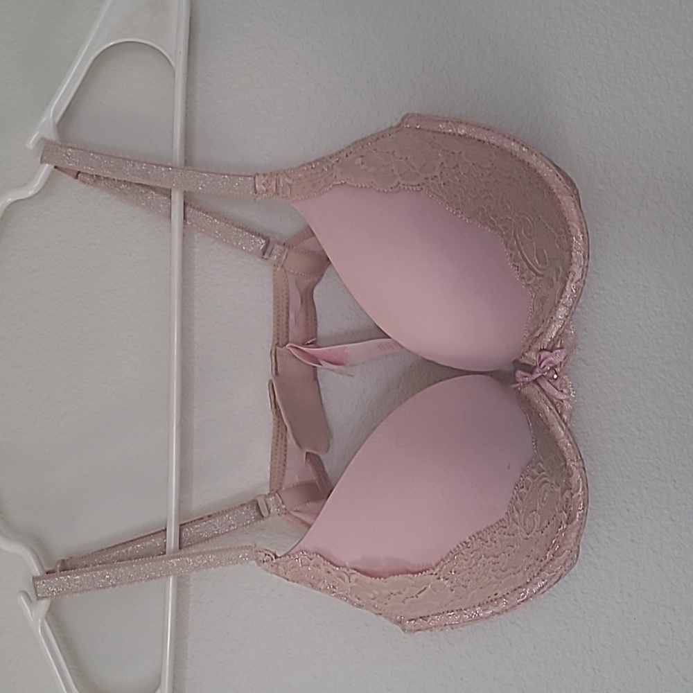 Victoria secrets pink bra 34a
